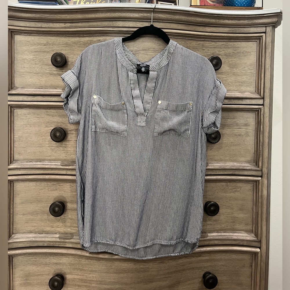 Jones New York Gray Boxy Button Down Shirt